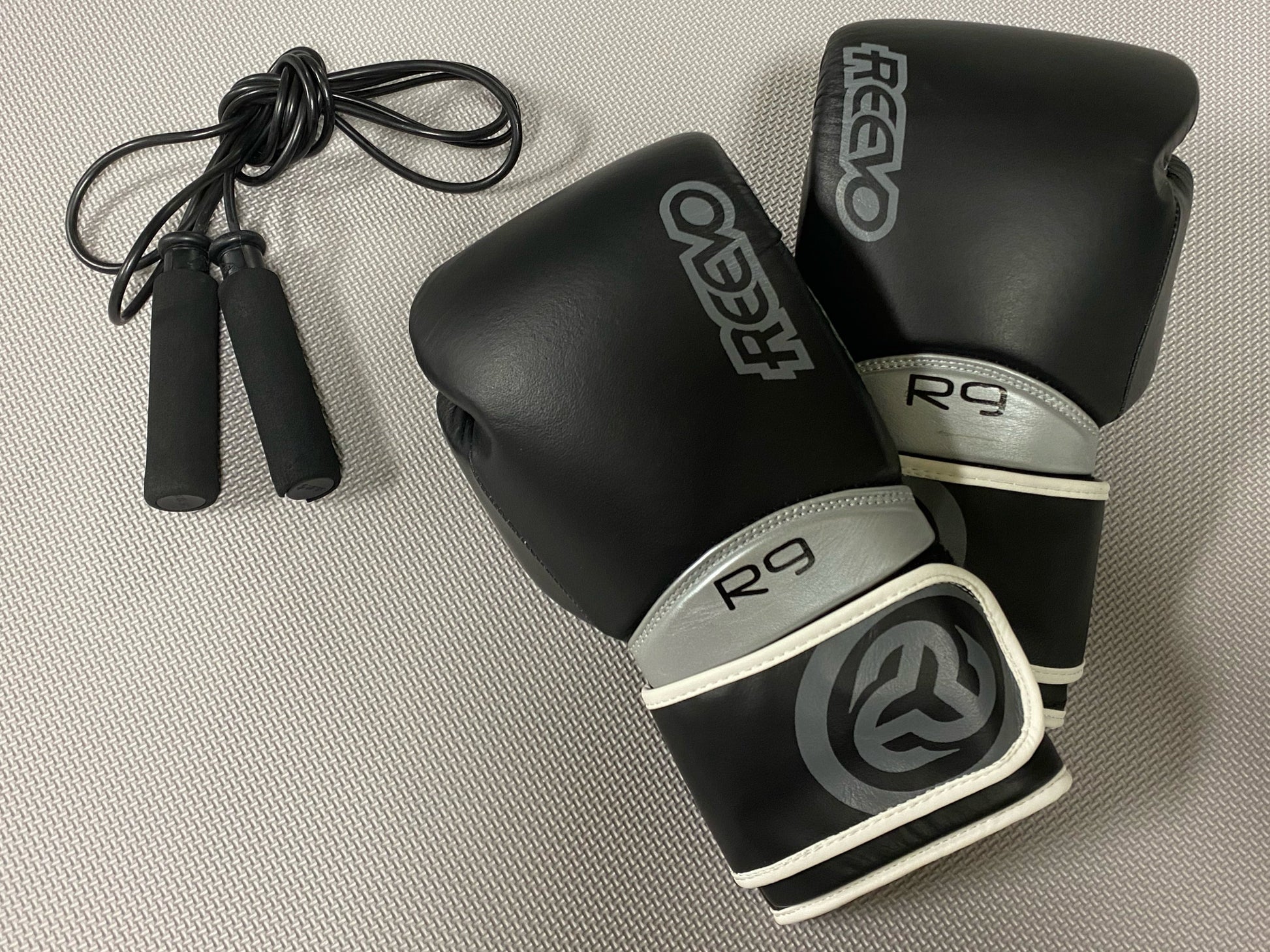 Reevo R9 War Hammer V2 Boxing Gloves